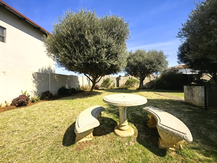 2 Bedroom Property for Sale in Hartbeespoort Rural North West